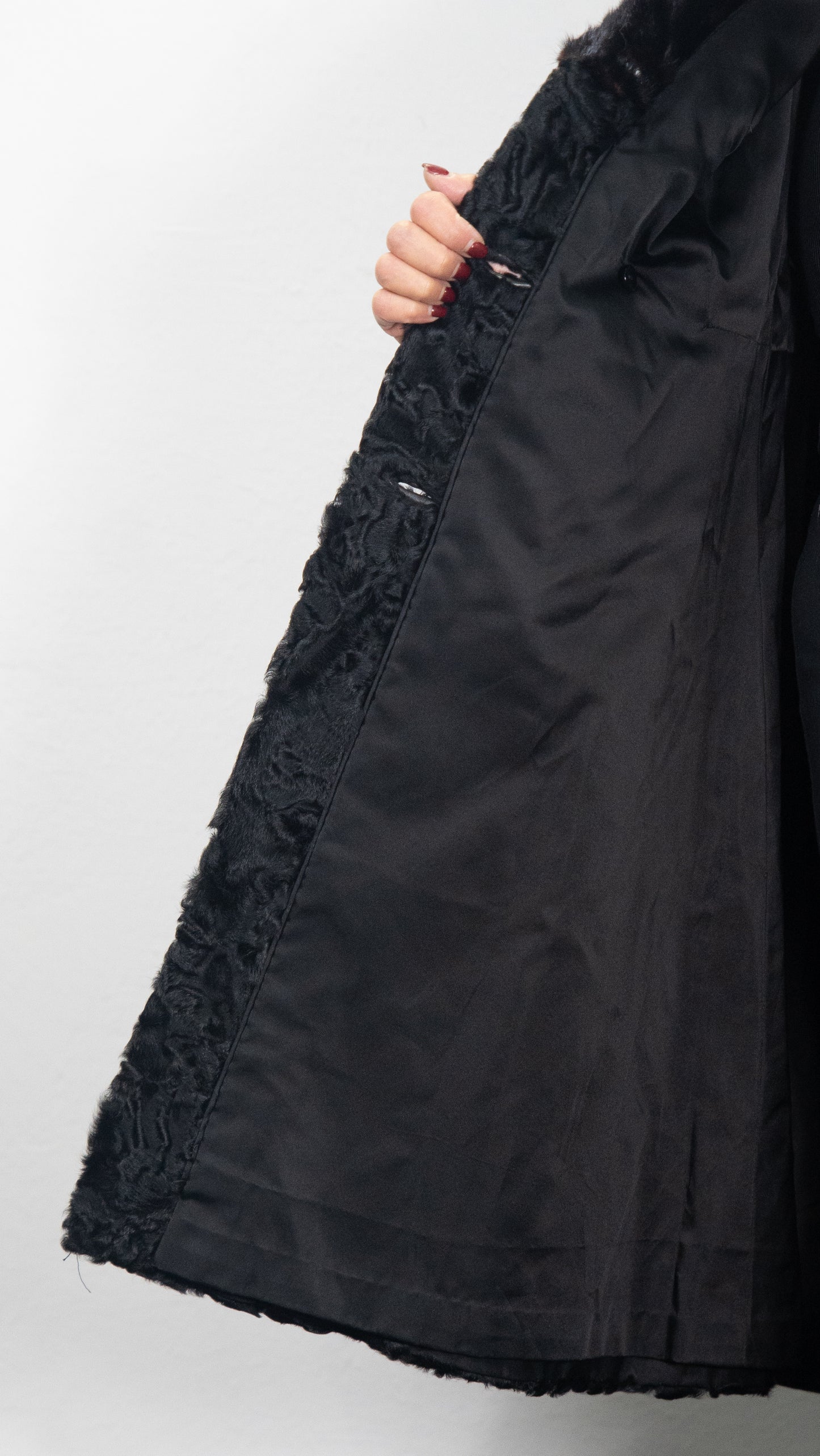 Cappotto Astrakan con Collo in Volpe e Bottoni